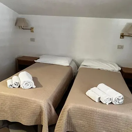 Trieste 3* ريتشيوني