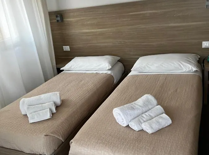 Otel Trieste 2*
