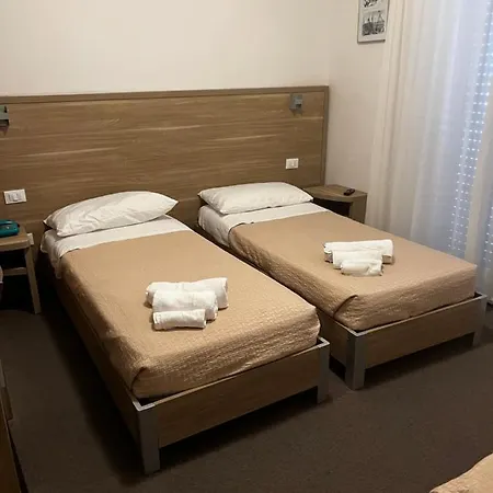 Ξενοδοχείο Trieste 3*