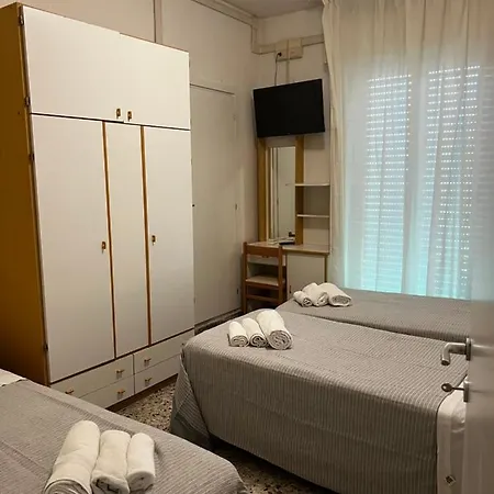 Trieste Отель Риччоне