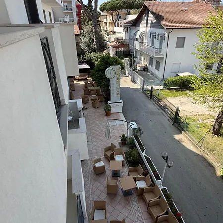 Trieste 2* ريتشيوني
